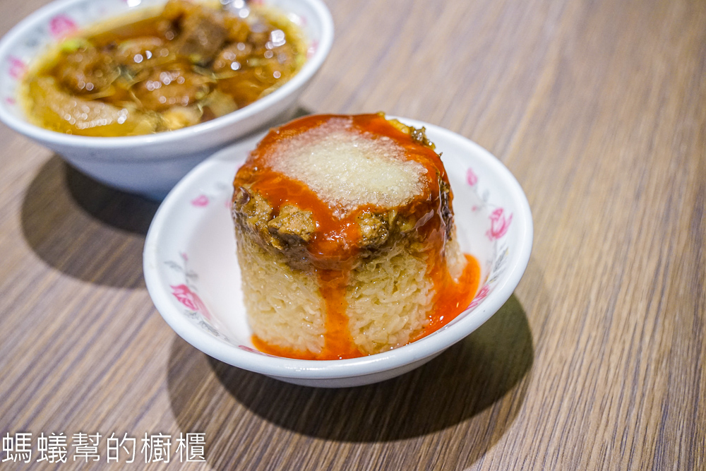米糕甲 | 雲林斗南70年人氣小吃，軟糯米糕搭配香濃排骨酥湯。