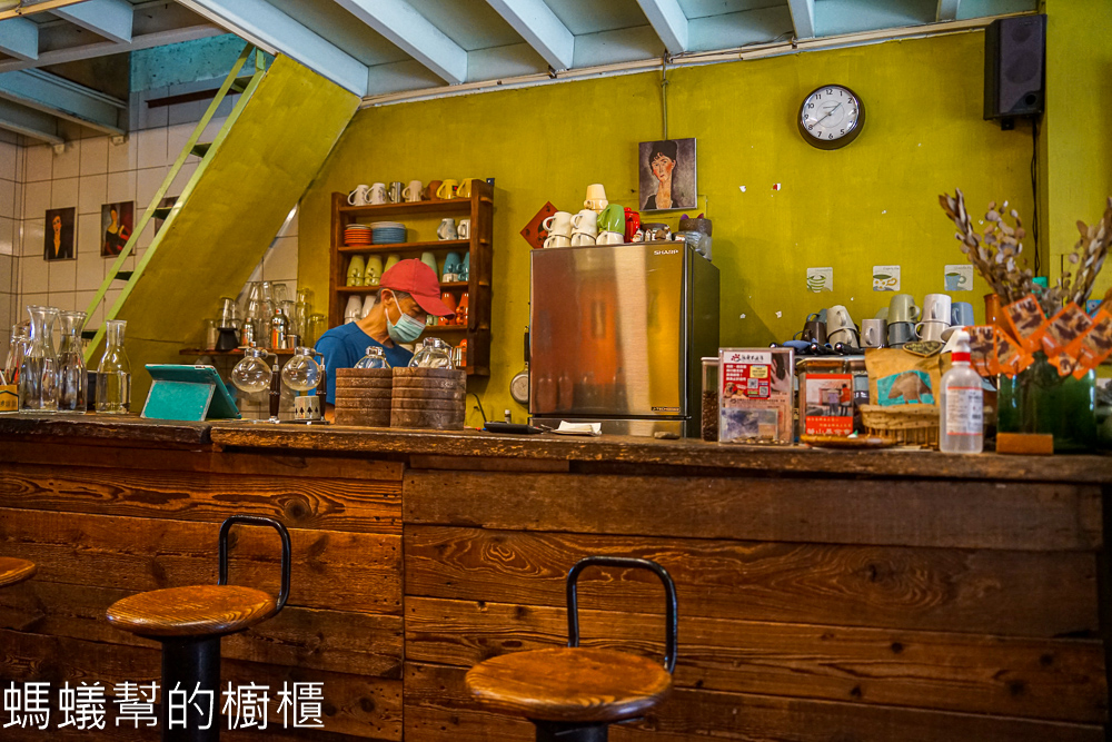 中興新村綠光森林咖啡館 | 少見虹吸式咖啡，輕鬆自在氛圍。