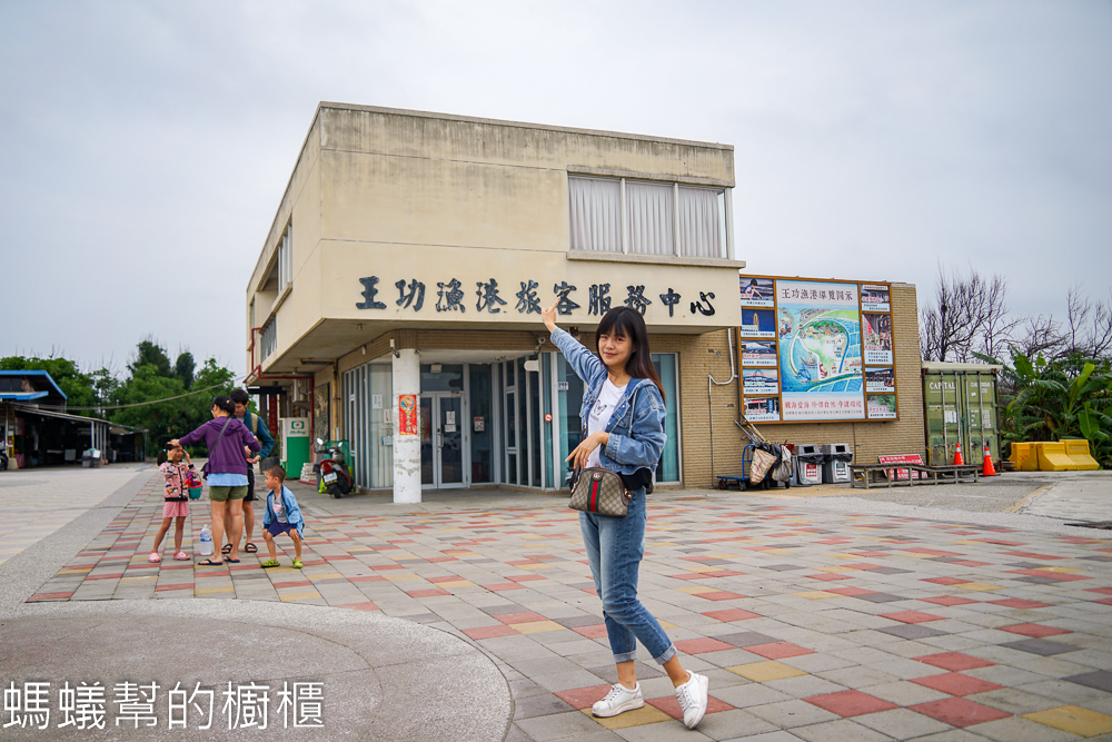 王功旅遊搭鐵牛車挖蛤蜊、海上烤蚵仔吃到飽，就找永昌叔 !