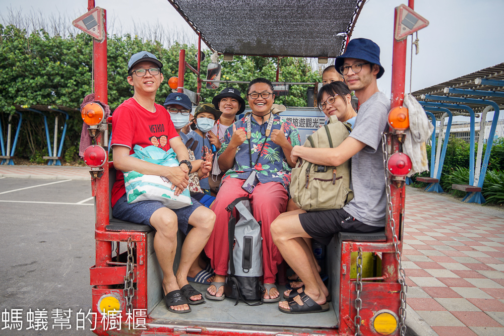 王功旅遊搭鐵牛車挖蛤蜊、海上烤蚵仔吃到飽，就找永昌叔 !