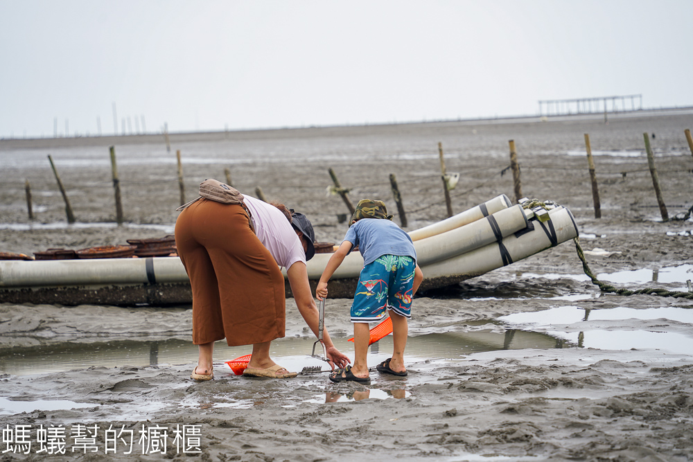 王功旅遊搭鐵牛車挖蛤蜊、海上烤蚵仔吃到飽，就找永昌叔 !