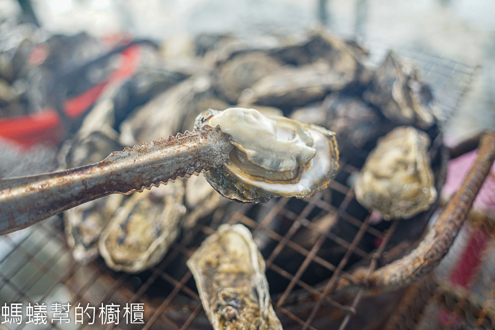 王功旅遊搭鐵牛車挖蛤蜊、海上烤蚵仔吃到飽，就找永昌叔 !
