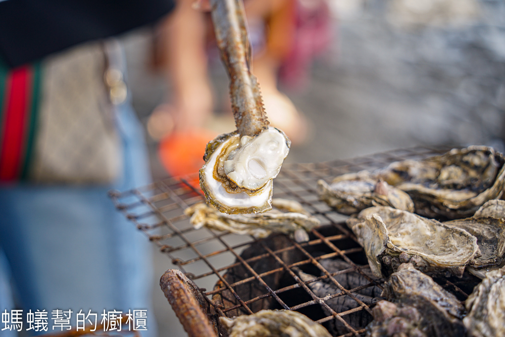 王功旅遊搭鐵牛車挖蛤蜊、海上烤蚵仔吃到飽，就找永昌叔 !
