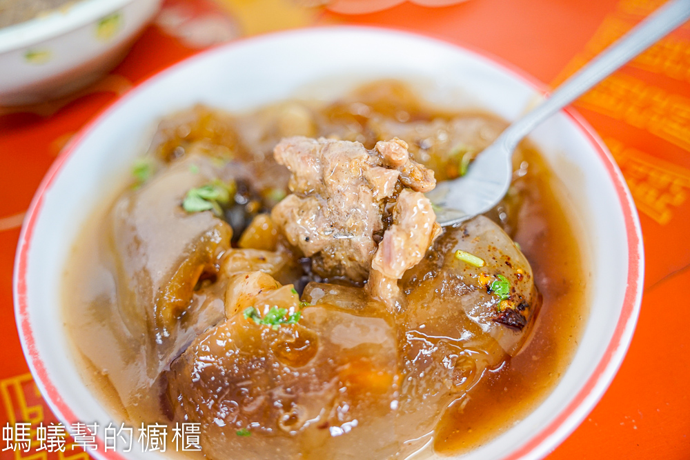 溪口肉圓 | 嘉義溪口肉圓老店，外皮Q彈，提供免費柴魚湯。