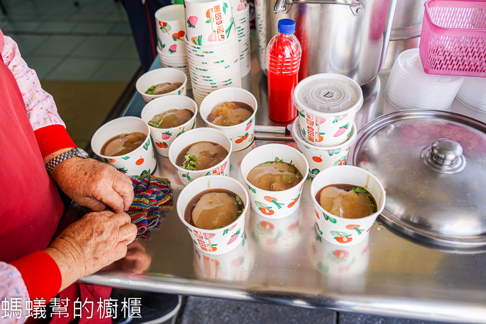 溪口肉圓 | 嘉義溪口肉圓老店，外皮Q彈，提供免費柴魚湯。