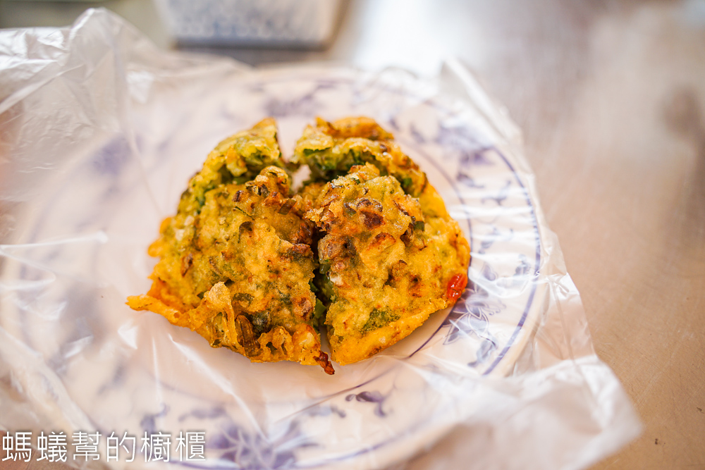溪口蚵嗲黑輪攤 | 北極殿廟口前的小吃攤，蚵嗲還有賣炸雞熱狗。