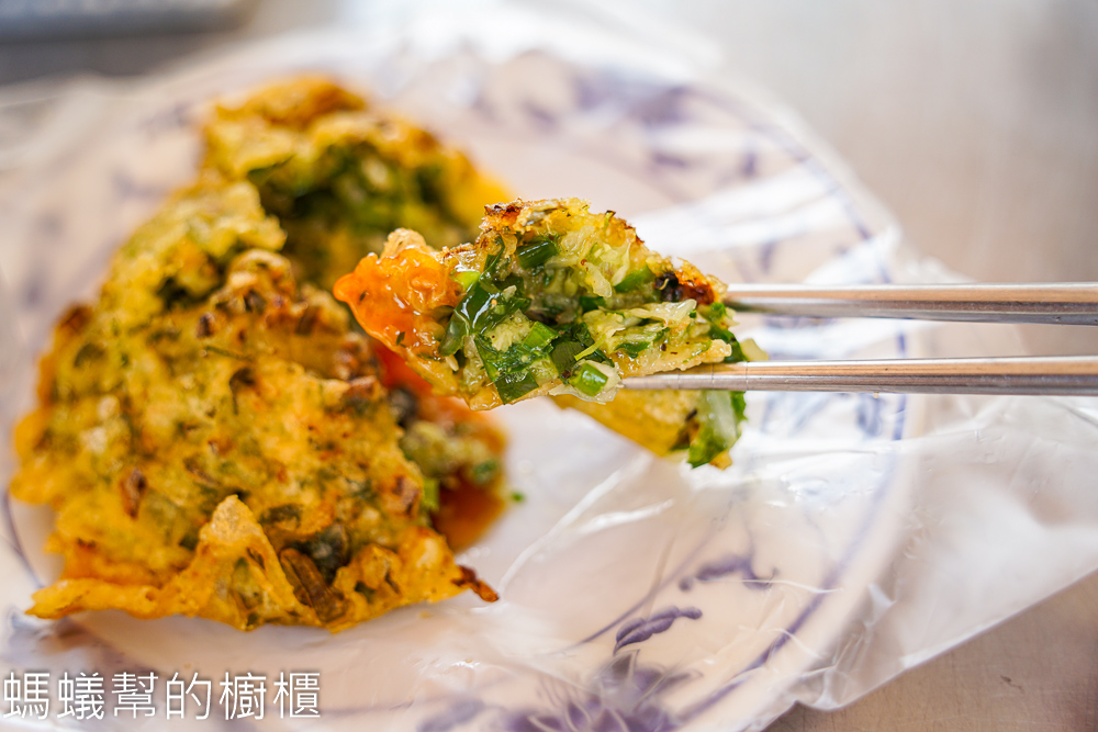 溪口蚵嗲黑輪攤 | 北極殿廟口前的小吃攤，蚵嗲還有賣炸雞熱狗。