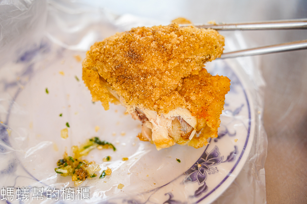 溪口蚵嗲黑輪攤 | 北極殿廟口前的小吃攤，蚵嗲還有賣炸雞熱狗。
