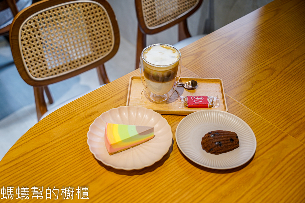 巷弄長壽 | 彰化市半隱藏版市場巷弄裡老屋咖啡，彩虹乳酪蛋糕。