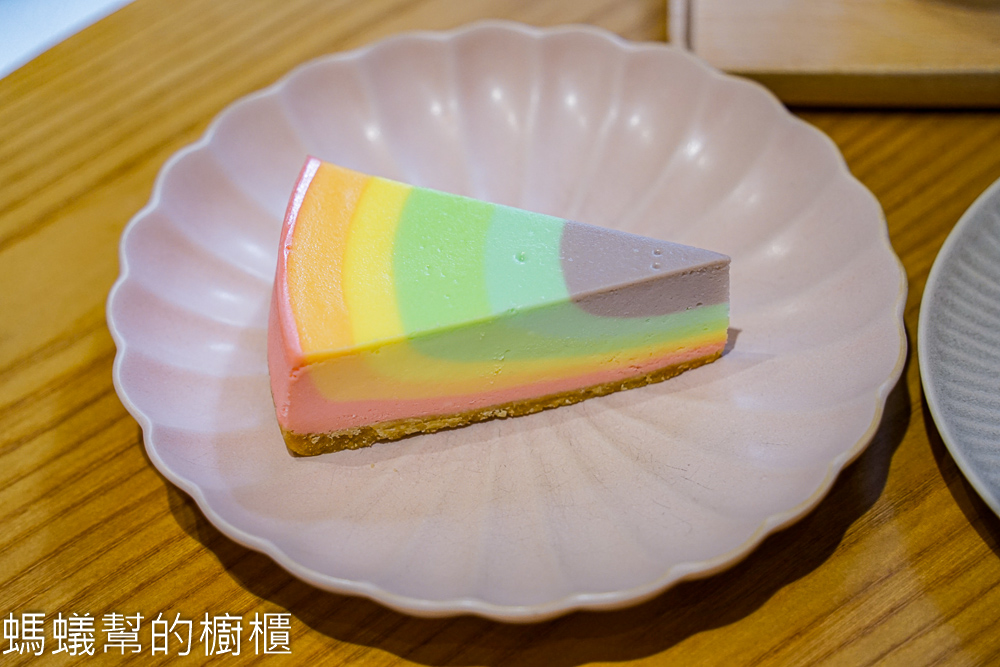 巷弄長壽 | 彰化市半隱藏版市場巷弄裡老屋咖啡，彩虹乳酪蛋糕。