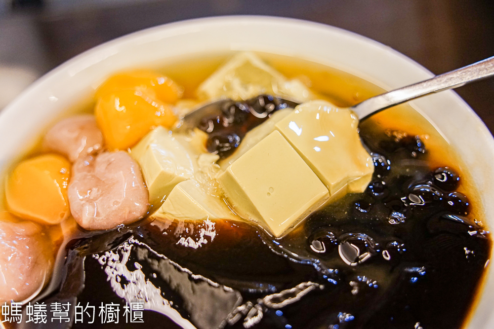烏婆傳統甜品店 | 台中沙鹿杏仁豆腐、抹茶豆腐冰，圓仔好吃。
