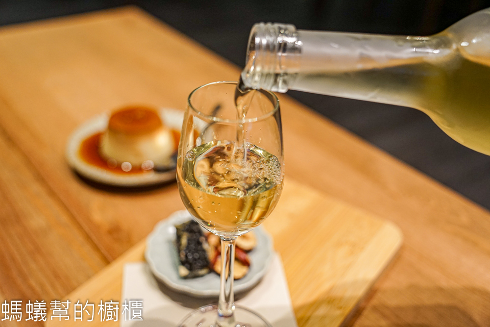 三茶一生小院茶事 | 台中沙鹿巷弄裡角間茶館，綠意庭園有寂靜感。