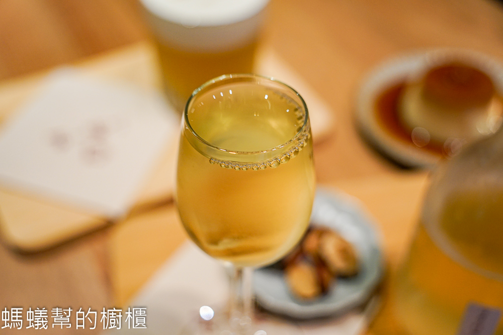 三茶一生小院茶事 | 台中沙鹿巷弄裡角間茶館，綠意庭園有寂靜感。
