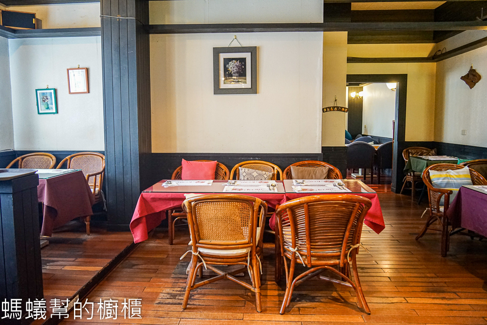 優典咖啡簡餐排餐 | 沙鹿復古西餐廳裡吃簡餐、螺旋酥皮濃湯。