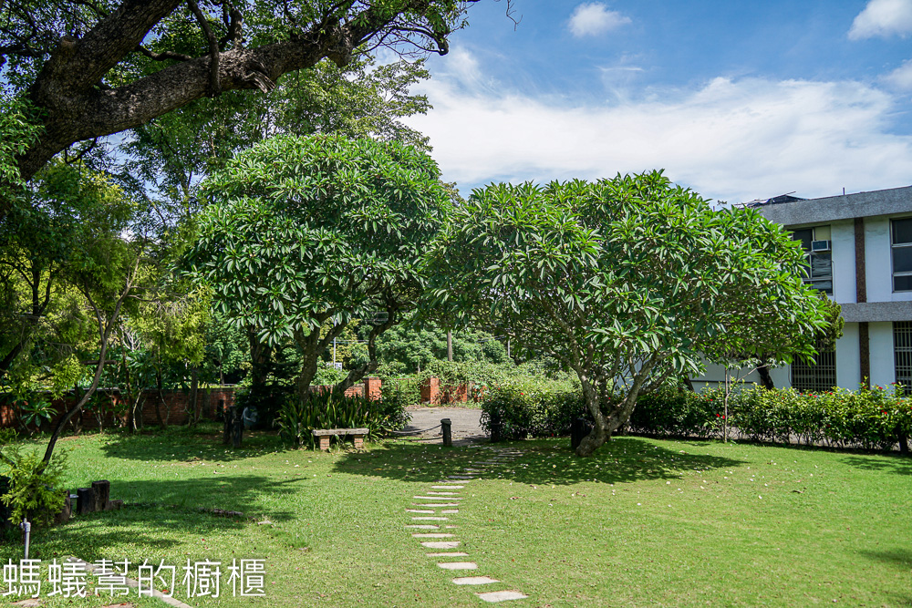 微笑虎山藝文咖啡館 | 台南仁德十鼓文創園區旁，環境翠綠清幽。