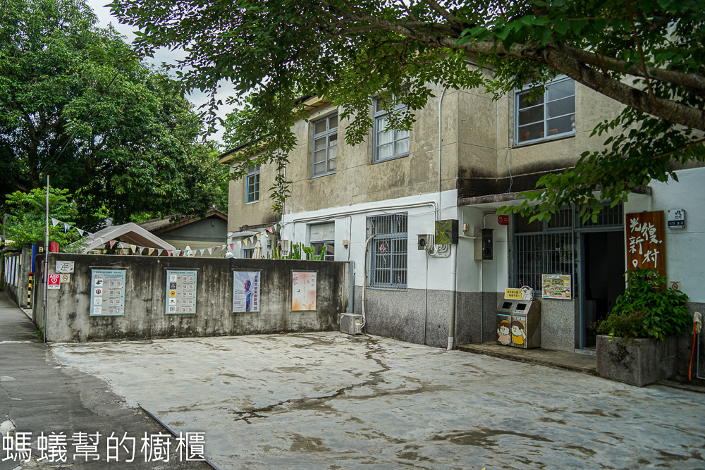 台中霧峰光復新村，漫步濃厚眷村味，假日來訪文創市集。