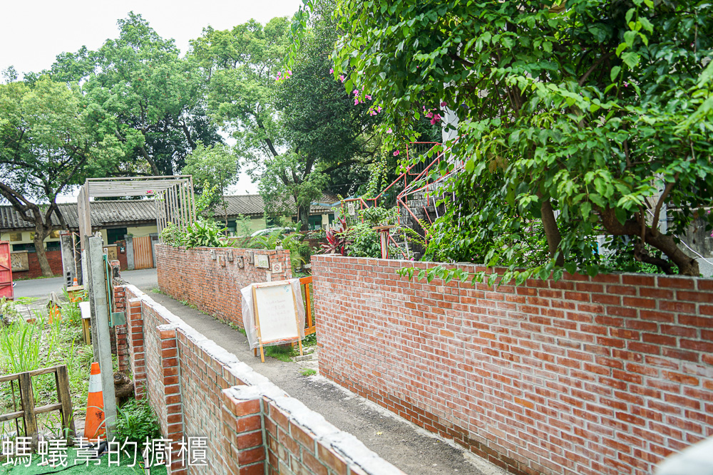 台中霧峰光復新村，漫步濃厚眷村味，假日來訪文創市集。