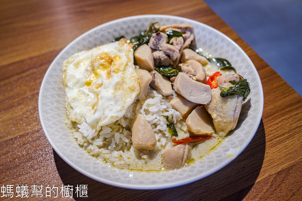 阿香泰國小吃店 | 彰化福興工業區人氣泰式小館，泰式奶綠好喝。