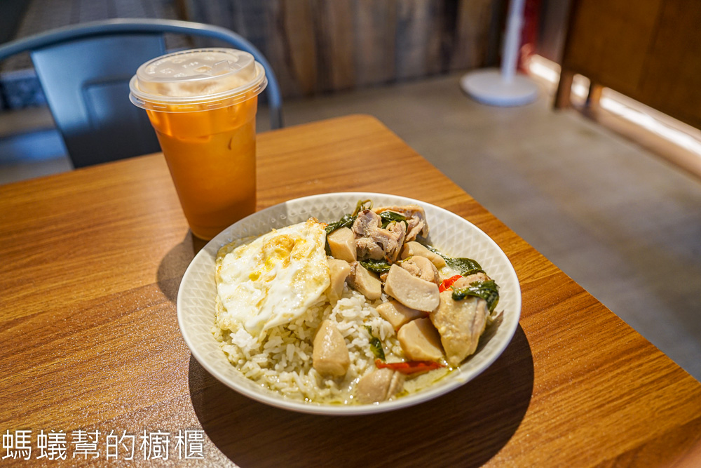 阿香泰國小吃店 | 彰化福興工業區人氣泰式小館，泰式奶綠好喝。