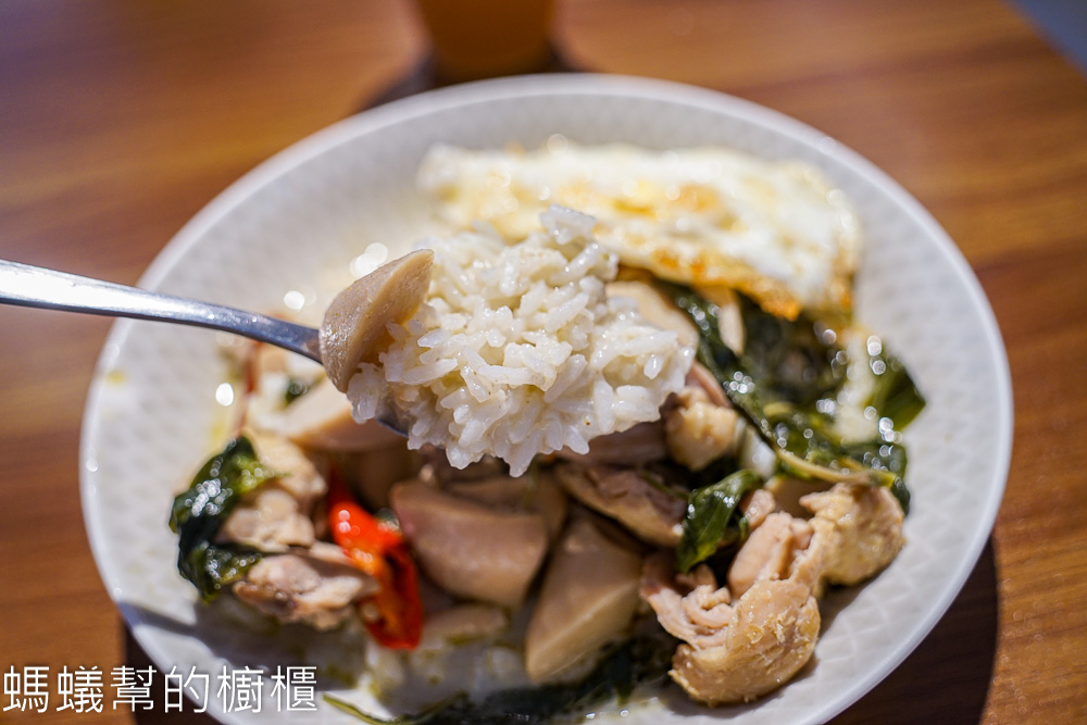 阿香泰國小吃店 | 彰化福興工業區人氣泰式小館，泰式奶綠好喝。