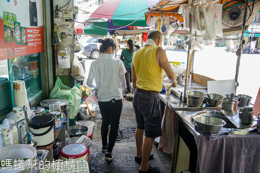澎湖伯豆花圓仔湯 | 彰化市三民市場老攤，手搓圓仔超好吃！