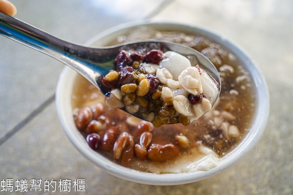 澎湖伯豆花圓仔湯 | 彰化市三民市場老攤，手搓圓仔超好吃！