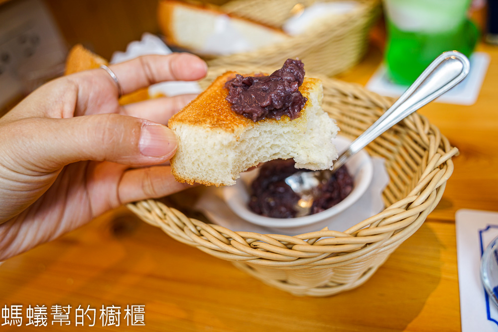 客美多咖啡黎明店 | 早餐時段買飲料送厚片土司，附停車場好停車。