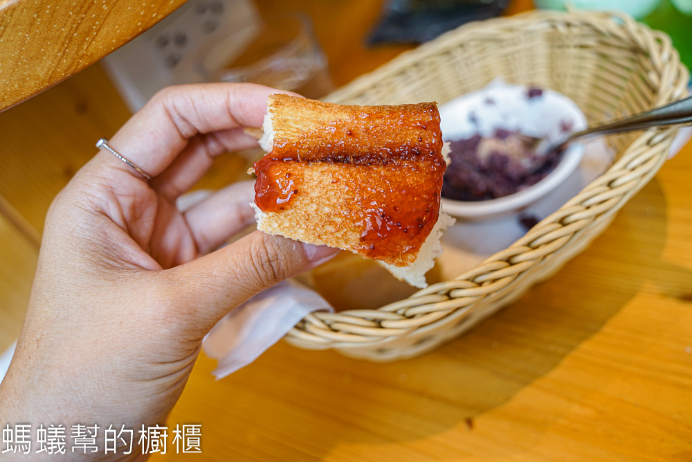 客美多咖啡黎明店 | 早餐時段買飲料送厚片土司，附停車場好停車。