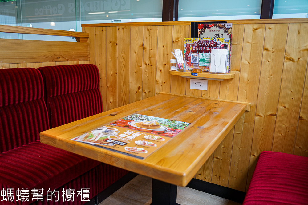 客美多咖啡黎明店 | 早餐時段買飲料送厚片土司，附停車場好停車。