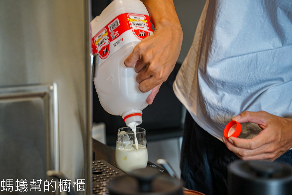 東北季風 | 鹿港丁家古厝旁咖啡館，精品豆咖啡、鹽奶油厚片。