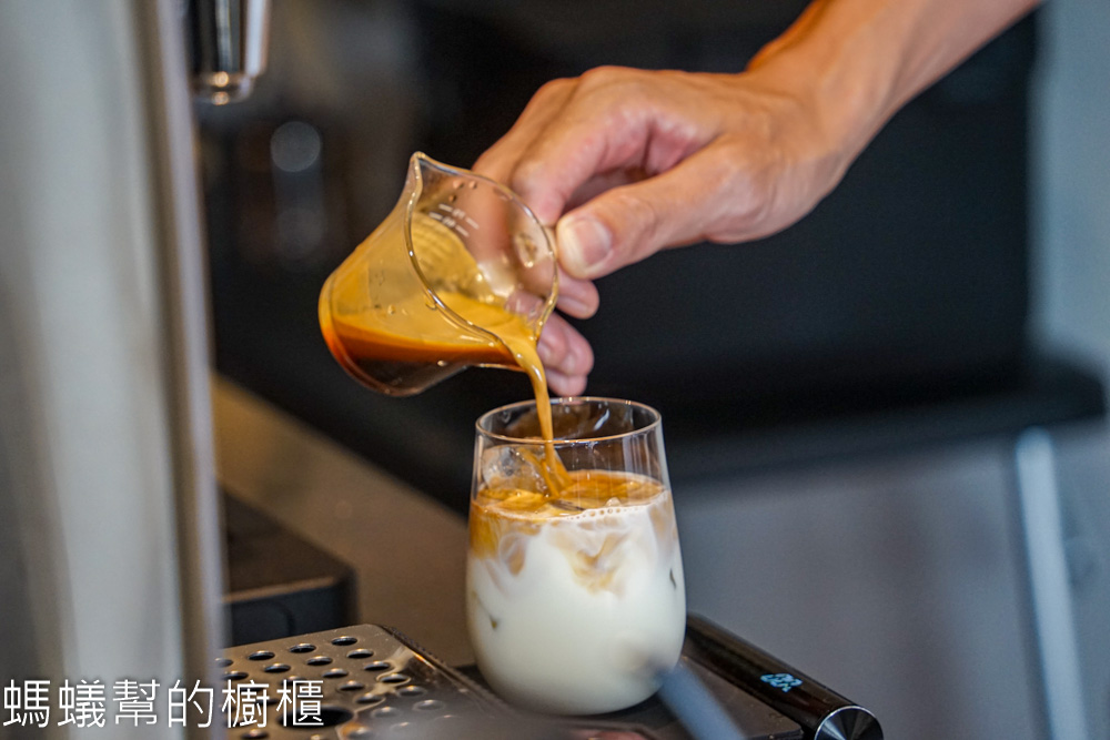 東北季風 | 鹿港丁家古厝旁咖啡館，精品豆咖啡、鹽奶油厚片。