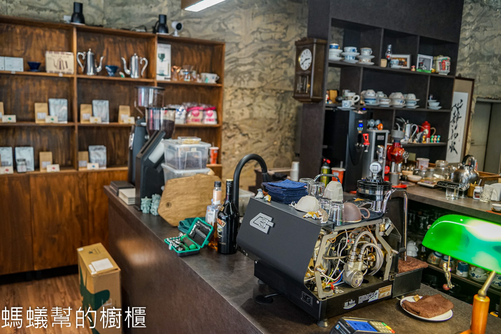 富吉珈琲 | 台中中區第四信用合作社旁咖啡館，咖啡水準好。
