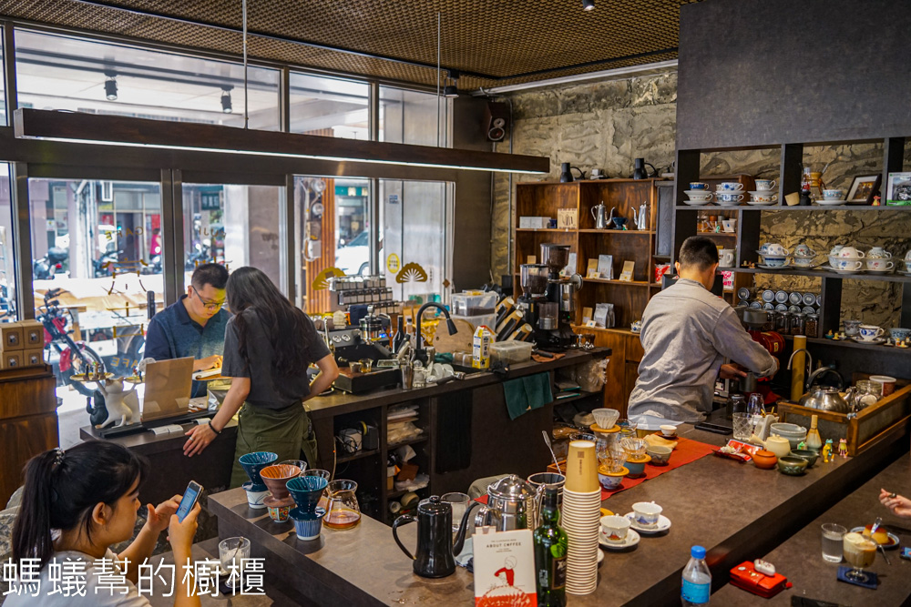 富吉珈琲 | 台中中區第四信用合作社旁咖啡館，咖啡水準好。