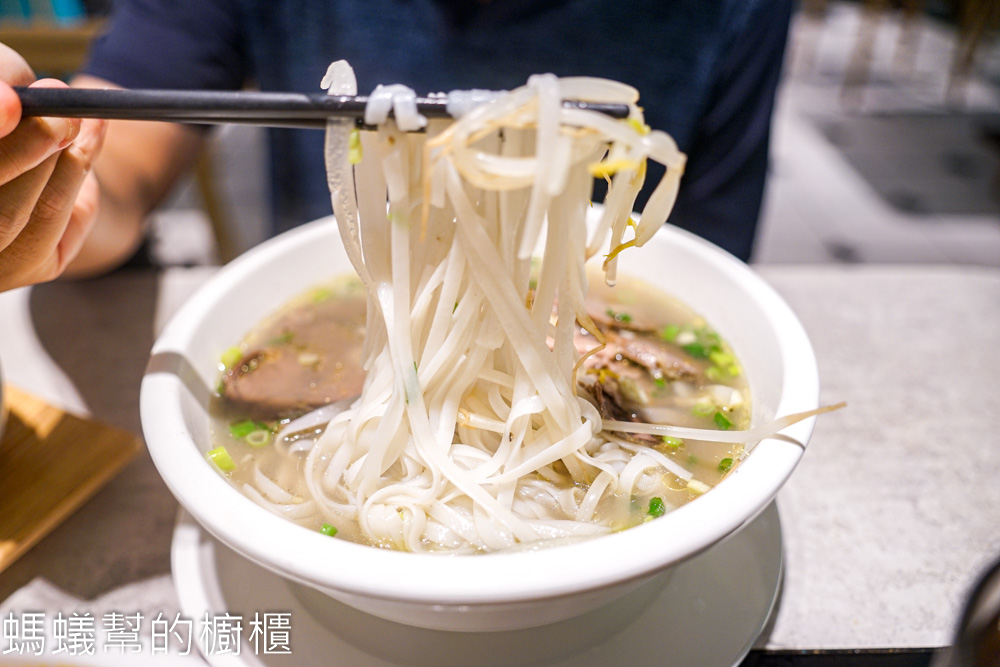 G7越南火鍋 | 台中火車站前舊商城越南美食，帽子火鍋、春捲。