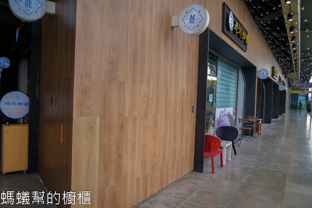老外咖啡 | 台中火車站二樓溫馨小角落，還有販售輕食。