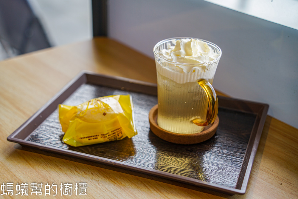 老外咖啡 | 台中火車站二樓溫馨小角落，還有販售輕食。