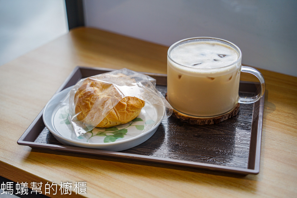 老外咖啡 | 台中火車站二樓溫馨小角落，還有販售輕食。