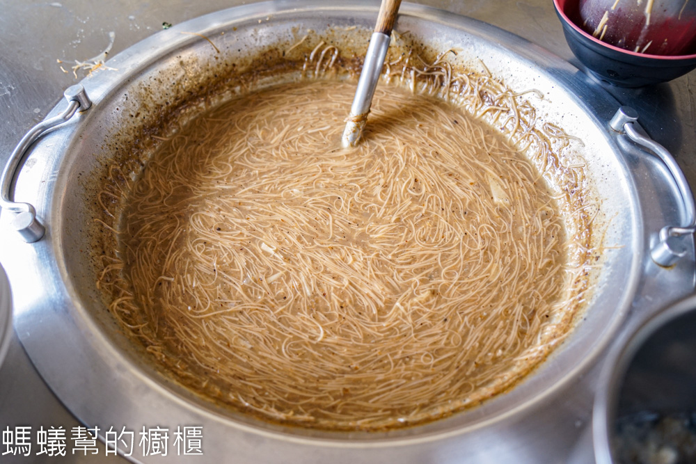 埔里王記蚵仔煎 | 埔里小吃推薦，脆皮大份蚵仔煎，還有蚵仔麵線。
