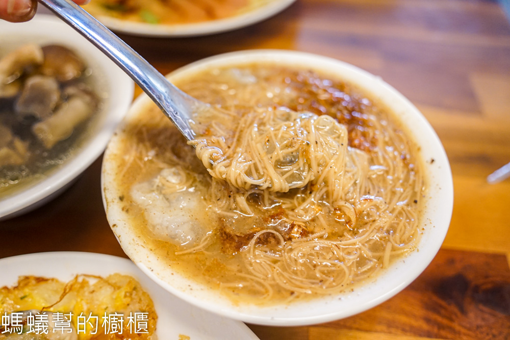 埔里王記蚵仔煎 | 埔里小吃推薦，脆皮大份蚵仔煎，還有蚵仔麵線。