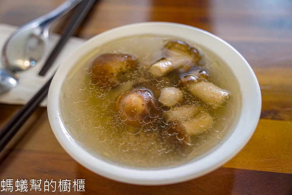 埔里王記蚵仔煎 | 埔里小吃推薦，脆皮大份蚵仔煎，還有蚵仔麵線。