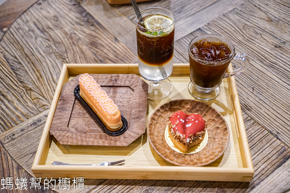 藍色城堡X茱諾法式甜點 | 埔里霍爾的移動城堡，法式甜點下午茶。