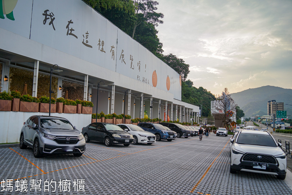 日月町複合式商場 | 南投埔里新地標，特色攤車、蔦屋書店進駐。