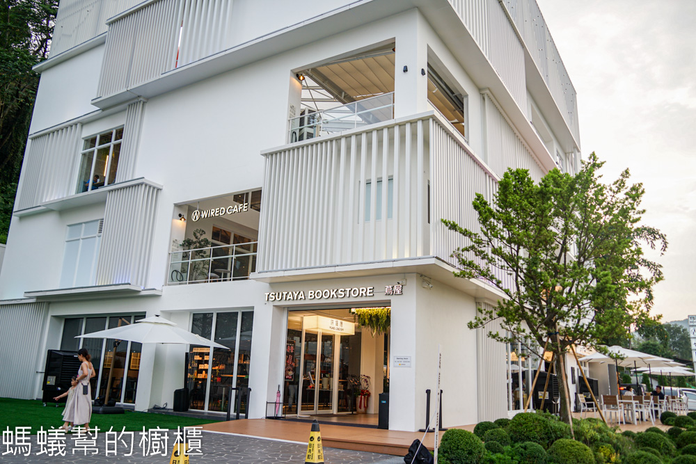 日月町複合式商場 | 南投埔里新地標，特色攤車、蔦屋書店進駐。