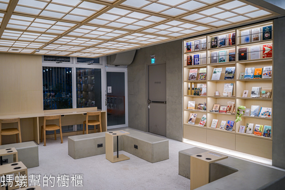 日月町複合式商場 | 南投埔里新地標，特色攤車、蔦屋書店進駐。