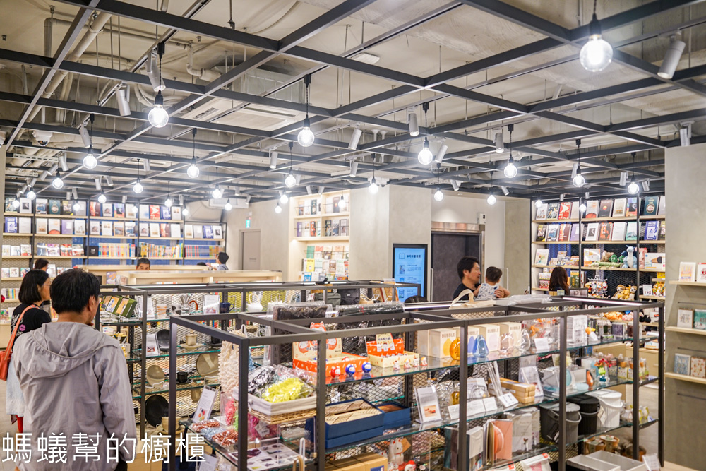 日月町複合式商場 | 南投埔里新地標，特色攤車、蔦屋書店進駐。