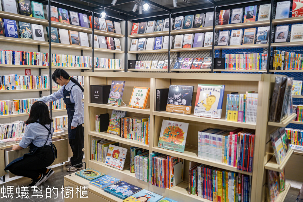 日月町複合式商場 | 南投埔里新地標，特色攤車、蔦屋書店進駐。