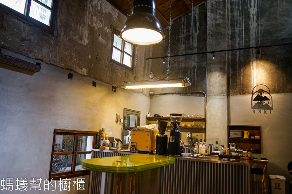 岸岌咖啡 | 彰化市隱藏在小巷弄裡咖啡館，鄰近彰化火車站。