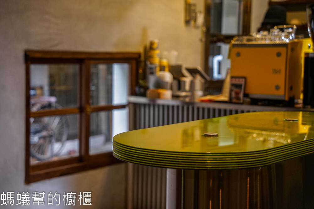 岸岌咖啡 | 彰化市隱藏在小巷弄裡咖啡館，鄰近彰化火車站。