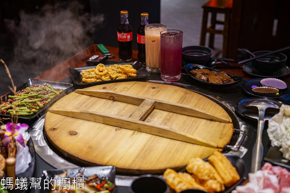 醉地府鐵鍋燉 | 台中東北鐵鍋燉，陰間主題超炫！台中宵夜場推薦。