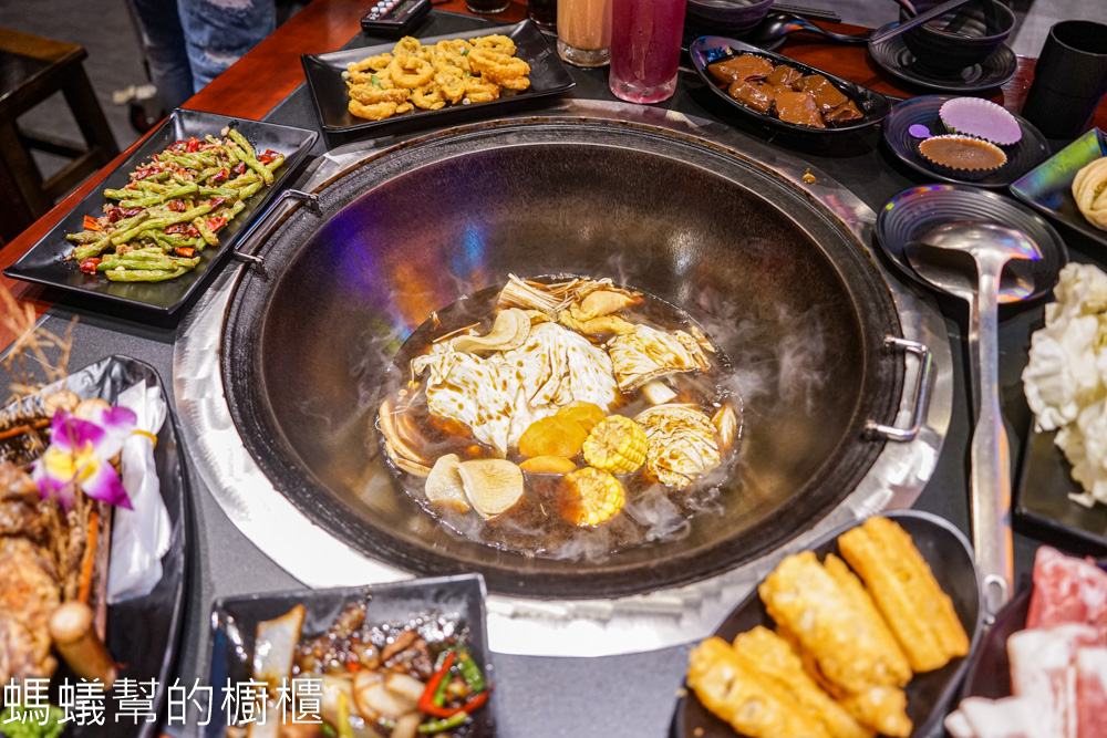 醉地府鐵鍋燉 | 台中東北鐵鍋燉，陰間主題超炫！台中宵夜場推薦。